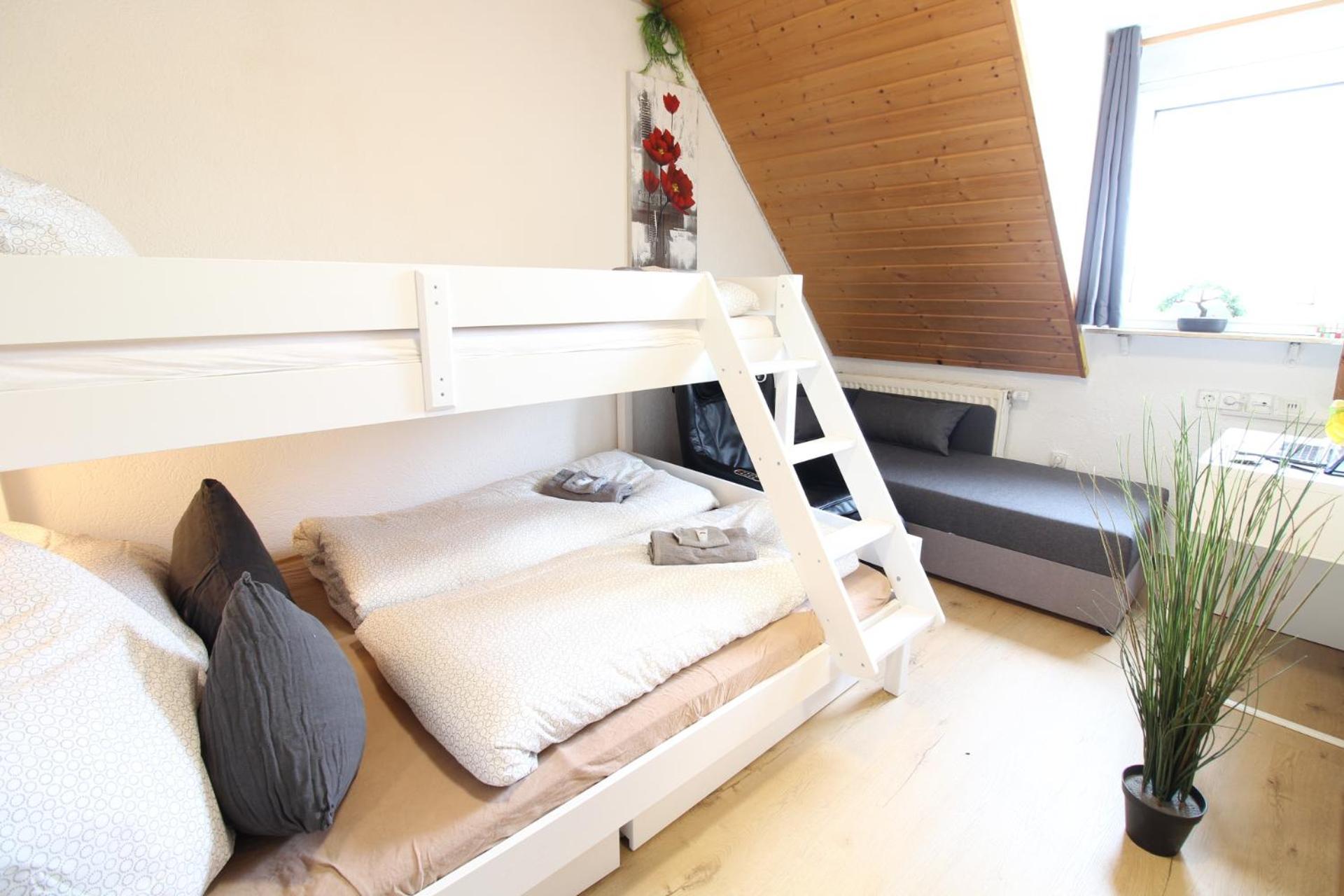 Hotel Ulm Zentrum - Komplettes Zimmer, Hochbett, Android Tv & Eigenem Bad - Perfekt Fuer Familien & Gruppen Luaran gambar